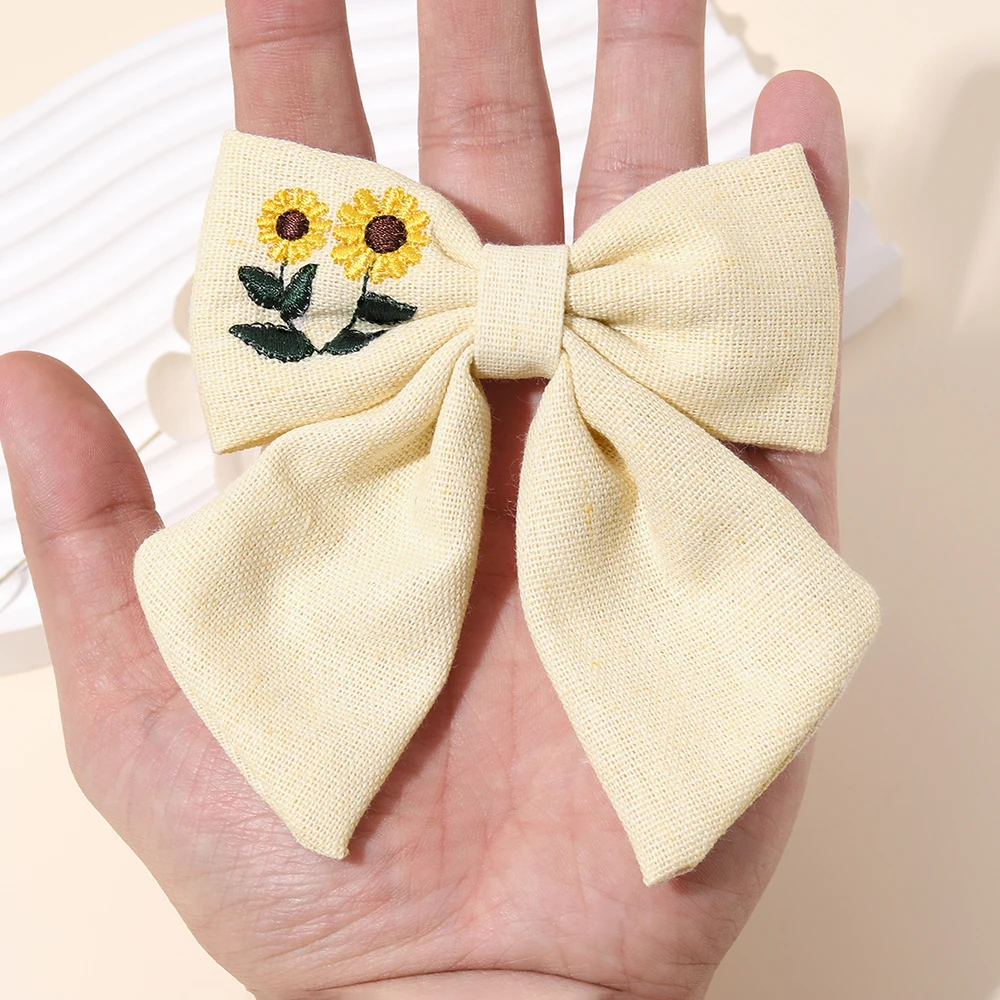 Elegant and Sweet Handmade Embroidered Sunflower Hair Clip for Girls, Kids' Hair Accessory, Beige Flower Hair Clip