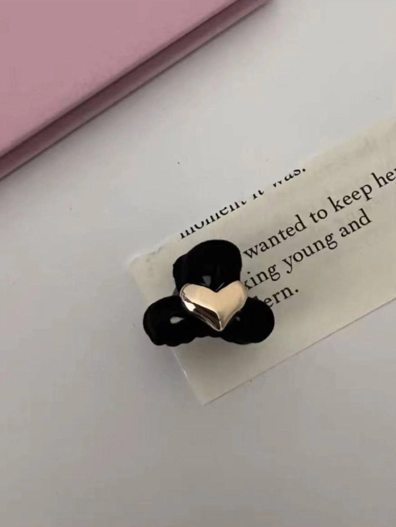 2pcs Black Flocked Bow Hair Claws With Gold Heart Charm For Women