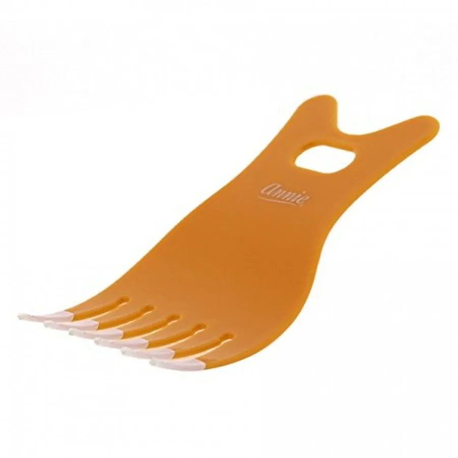 Claw Comb Hair Comb for daily styling, made of durable plastic, black color, ergonomic design with strong grip