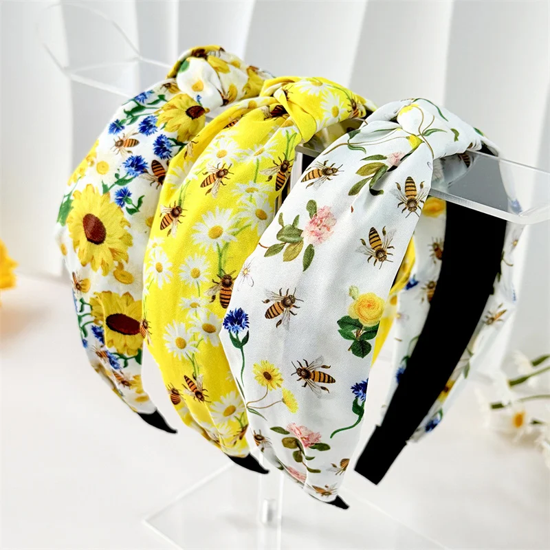 Spring Flying Bees Among Flowers Printing Hairbands for Women Girls Soft Comfortable Elastic Headbands Perfect Gift for Daily Wear Outdoor Activities Hair Hoops Hair Accessories for Female Teens